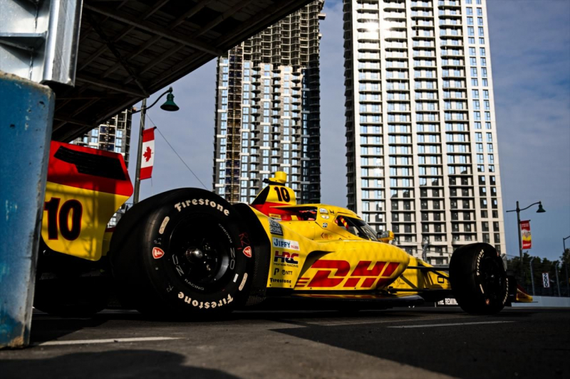 Хаос, необычная стратегия и дерзкий обгон: Эрикссон выиграл гонку IndyCar в Маркхэме