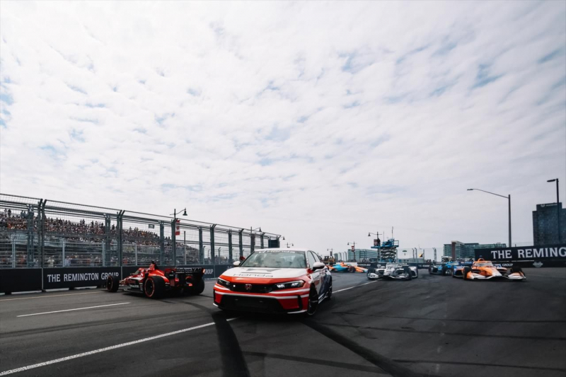 Хаос, необычная стратегия и дерзкий обгон: Эрикссон выиграл гонку IndyCar в Маркхэме